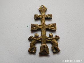 Antiguidades: Cruz antigua de bronce Caravaca